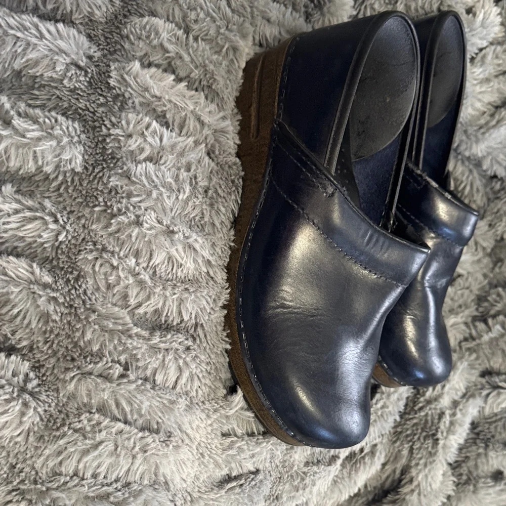 Dansko Navy (Size 40) Leather Clogs - Picture 7 of 10